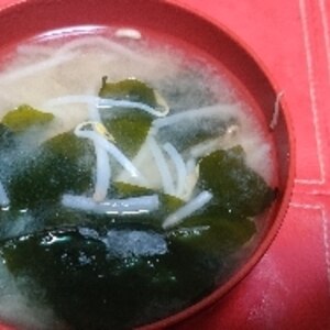 お味噌汁～玉ねぎ・もやし・ワカメ～